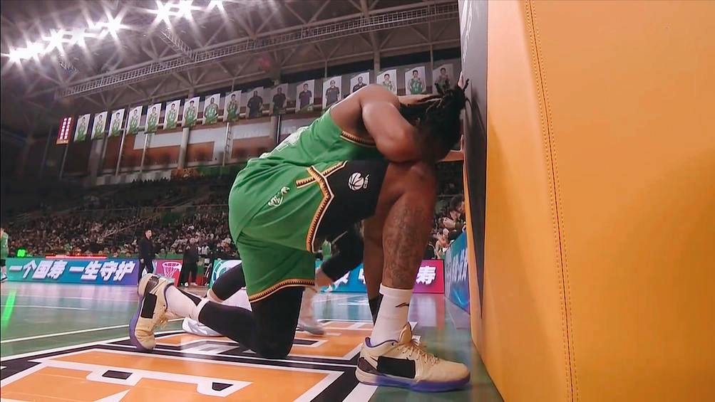 星空体育在线-山东男篮硬气！硬杠裁判争议，险胜辽宁男篮，高诗岩末节霸气12分